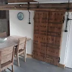 In Authentiek Koetshuis Met Bedstee * Moerstraten