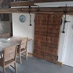In Authentiek Koetshuis Met Bedstee * Moerstraten