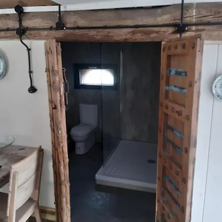 In Authentiek Koetshuis Met Bedstee Moerstraten