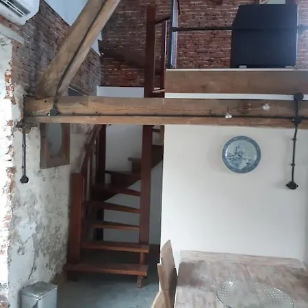 アパート In Authentiek Koetshuis Met Bedstee