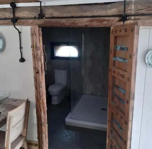 In Authentiek Koetshuis Met Bedstee Moerstraten