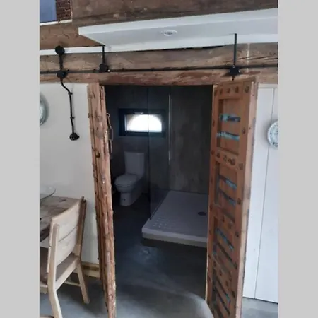 Apartament In Authentiek Koetshuis Met Bedstee Moerstraten