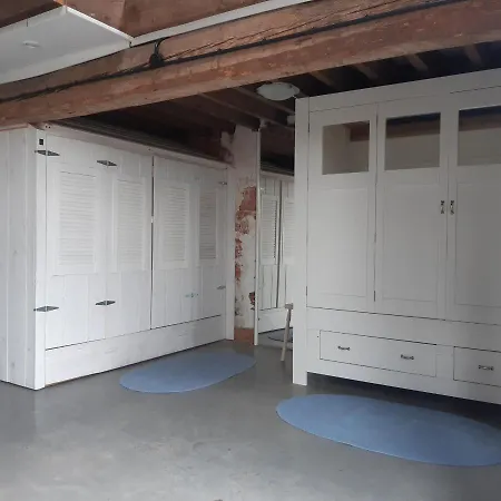 In Authentiek Koetshuis Met Bedstee Apartament Moerstraten